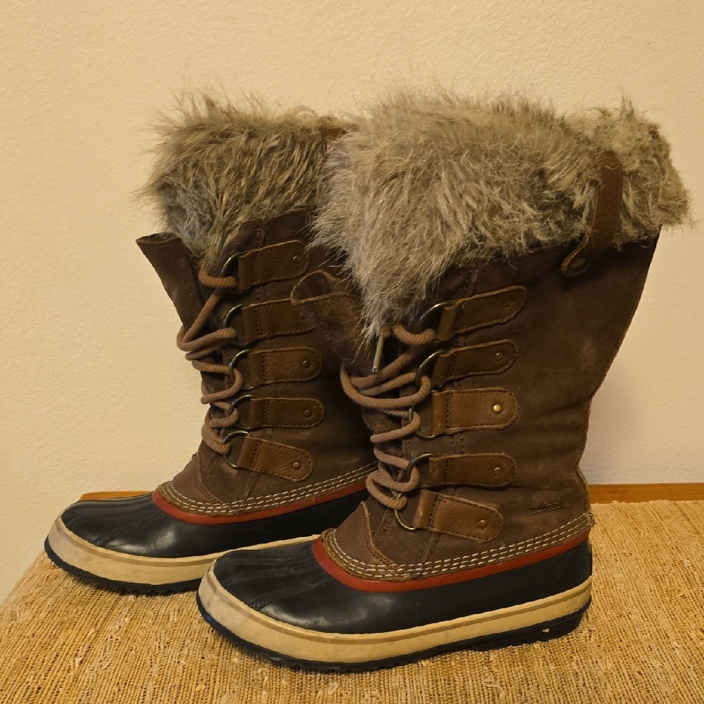 Sorel Black and Tan Fur-Lined Boots